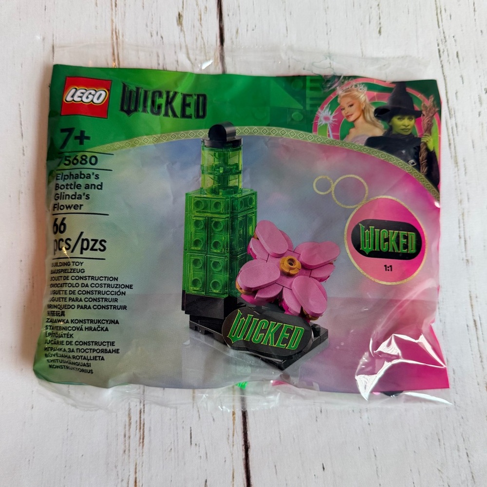 Wicked Elphaba’s Bottle & Glinda’s Flower Movie Premiere Exclusive Lego set NIB